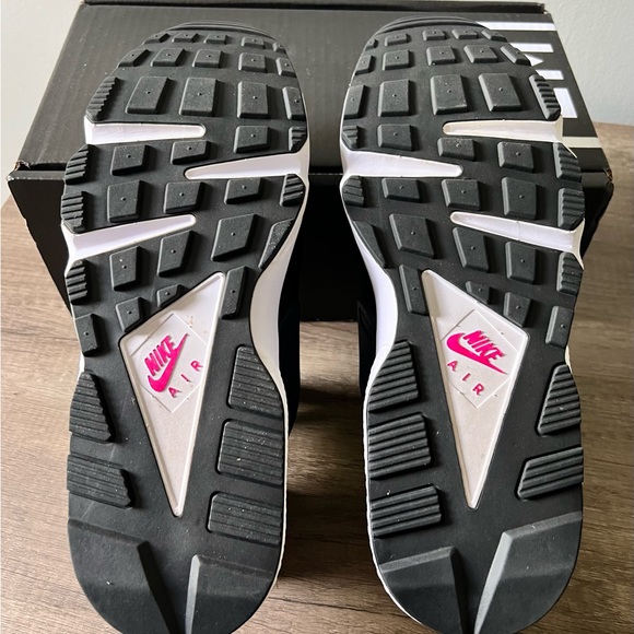Men’s Nike Air Huarache Size 12 Black/New Emerald/Pure Platinum/Lethal Pink - Picture 3 of 5